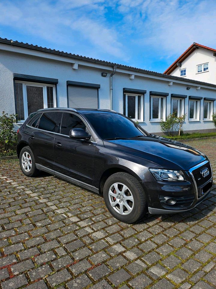 Audi Q5 (8r) 3.0 Diesel, Pano, Alarm uvm. in Wetzlar