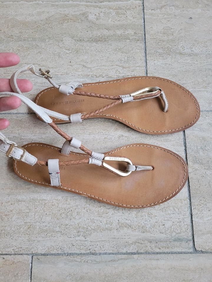 Tommy Hilfiger Sandalen 38.5 in Leverkusen