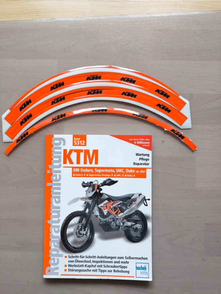 Motorrad Helm Handschuhe Reparaturbuch KTM 690 Felgenaufkleber in Prem