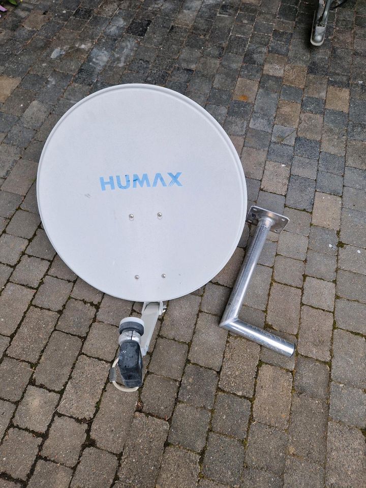 Humax Satellitenschüssel in Wenden