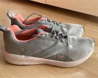 Puma Sneaker Sportschuhe Gr. 41 Hessen - Oestrich-Winkel Vorschau