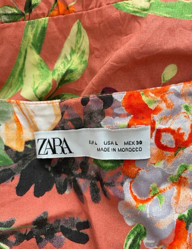 Zara Kleid Blumen Blogger Größe L in Coburg