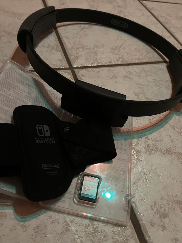 Nintendo Switch Ring fit Spiel und Zubehör in Esselbach