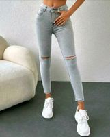 Schmale Jeans mit Riss #Hellgrau #Gr. 27 Hessen - Lich Vorschau