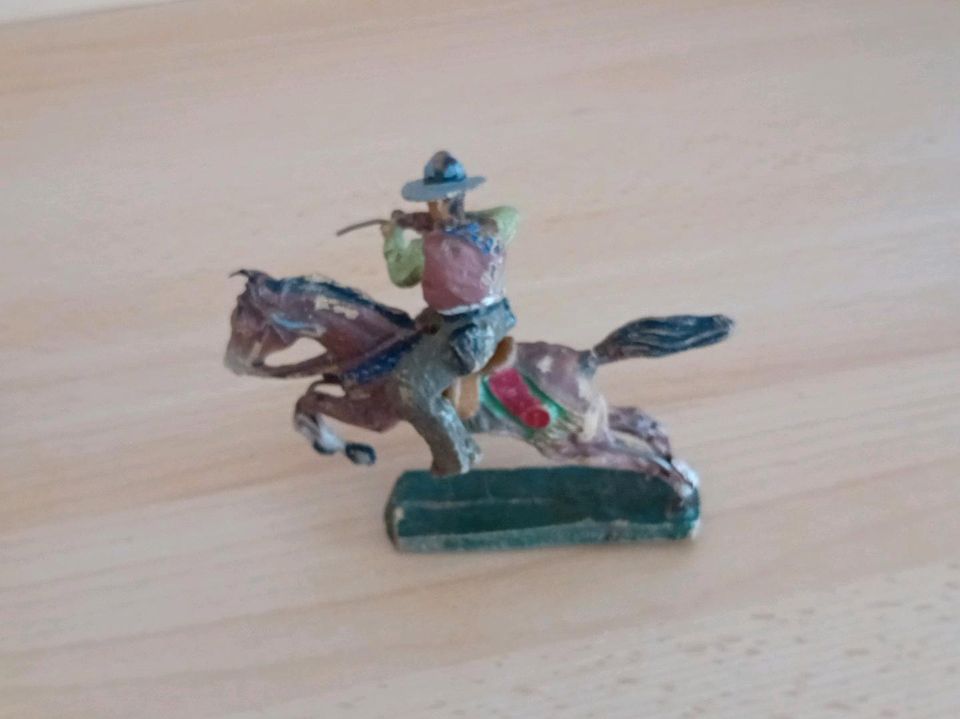 Elastolin⚜️Pferd springend mit Cowboy Reiter Masse Figur Spielzeu in Lengenfeld Vogtland