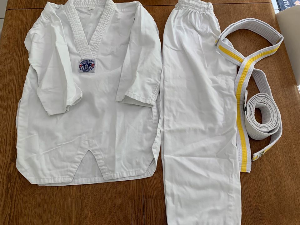 Taekwondo Anzug Kinder Gr. 120 in Bochum