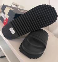 Tommy Hilfiger Damenpantolette.Große 40 Berlin - Köpenick Vorschau
