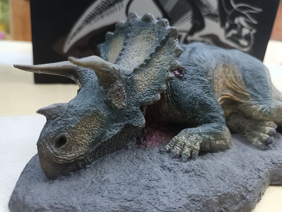 REBOR T-Rex vs Triceratops Paar Diorama Set in München