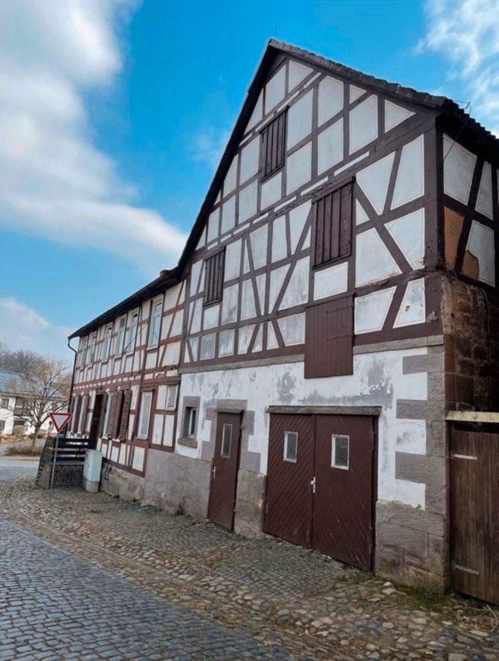 Großzügiges Fachwerkhaus mit Scheune & Garten mitten in Rosenthal in Marburg