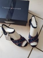 Neu mit OVP❗TOMMY HILFIGER WEDGES Keilsandale Gr.38 Nordrhein-Westfalen - Euskirchen Vorschau