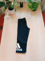 Leggings Sporthose dreiviertel Adidas Größe 164 bis S Hessen - Gießen Vorschau