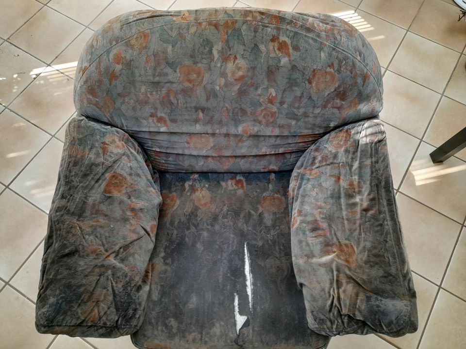 2 Sessel mit Stoffüberzug in Uslar