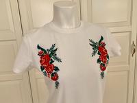 PIECES wunderschönes T-Shirt Rosen Stickerei Gr. S 34/36 Top! Baden-Württemberg - Neckargemünd Vorschau