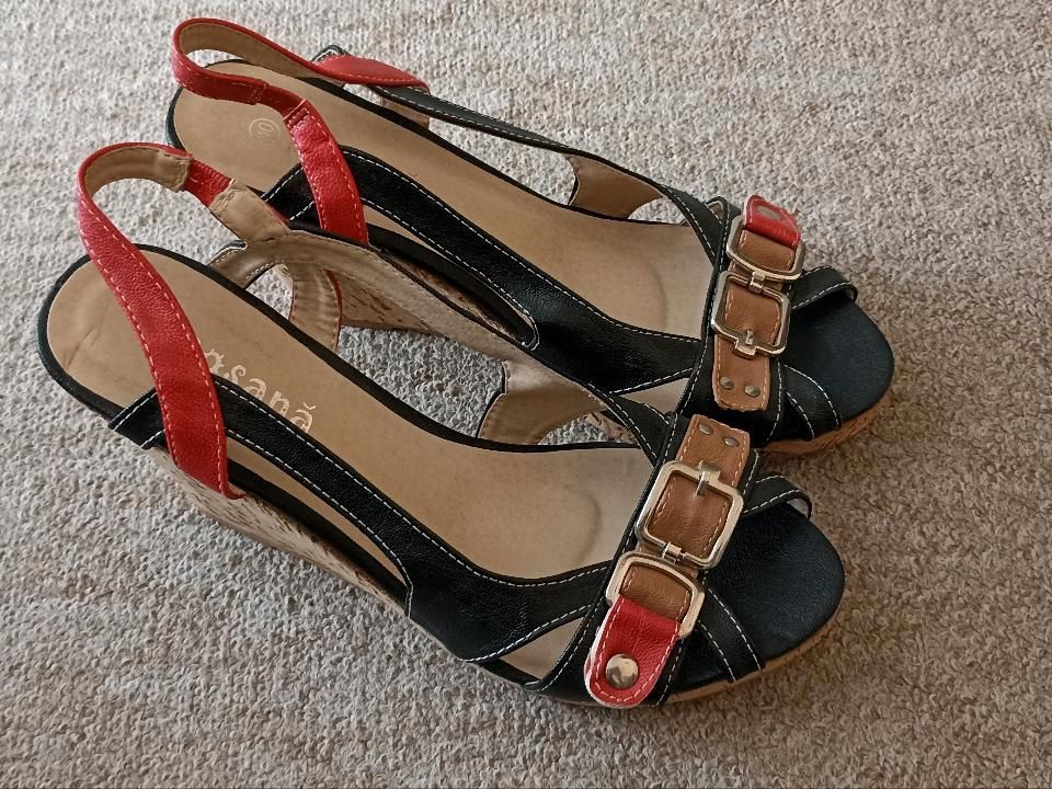 Sandalen Keilabsatz Damen Größe 40 in Rogätz