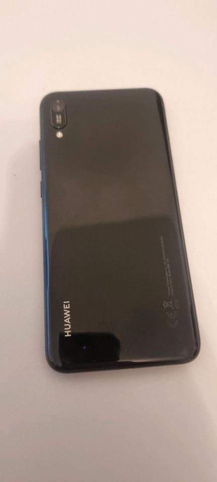 Huawei Y6 (2019) Dual SIM - 32GB - 2GB RAM (kleiner Riss Display) in Nersingen