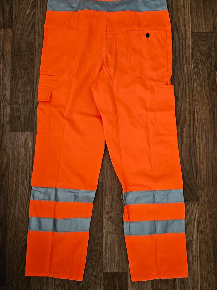 Planam Warnschutz Latzhose uni Orange 25 26 27 48 50 54 58 in Borna