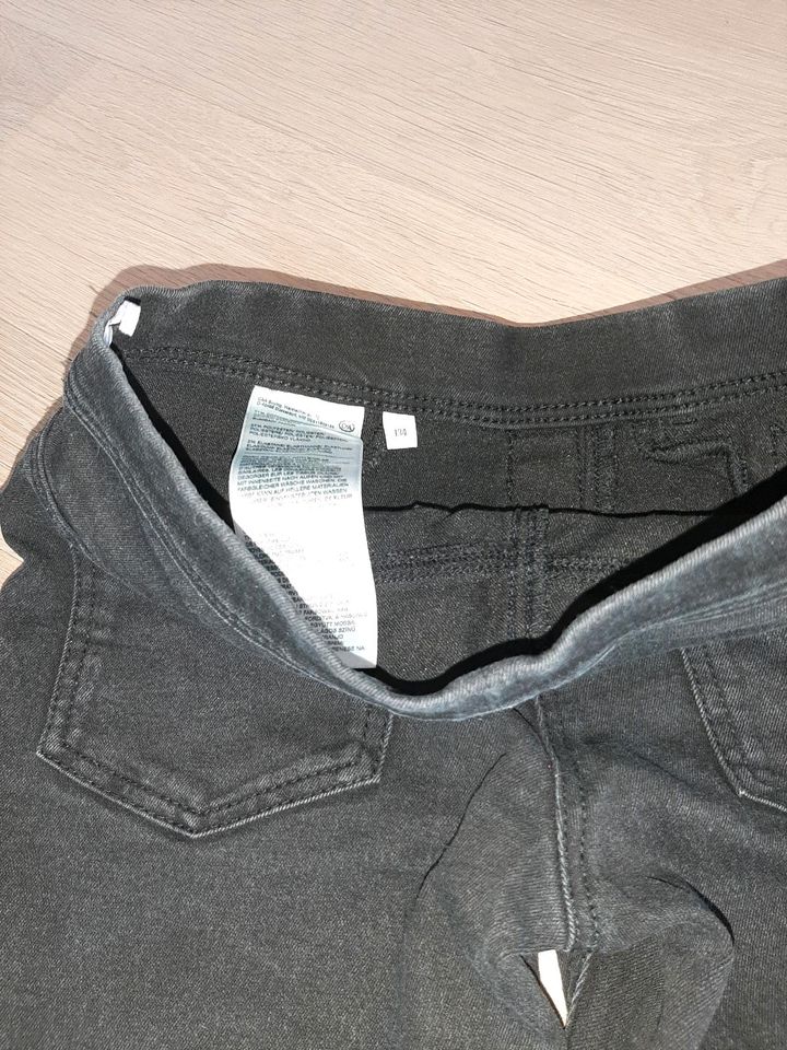 Jeans Gr. 134 in Berching