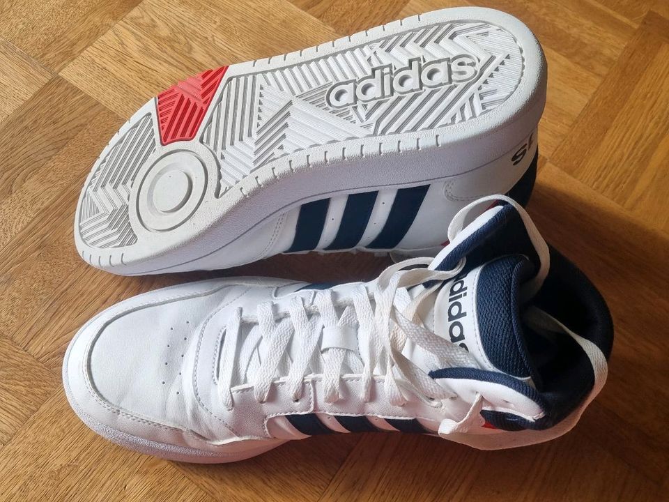 Adidas Sneaker / Basketballschuhe Gr 42 in Fischbachau