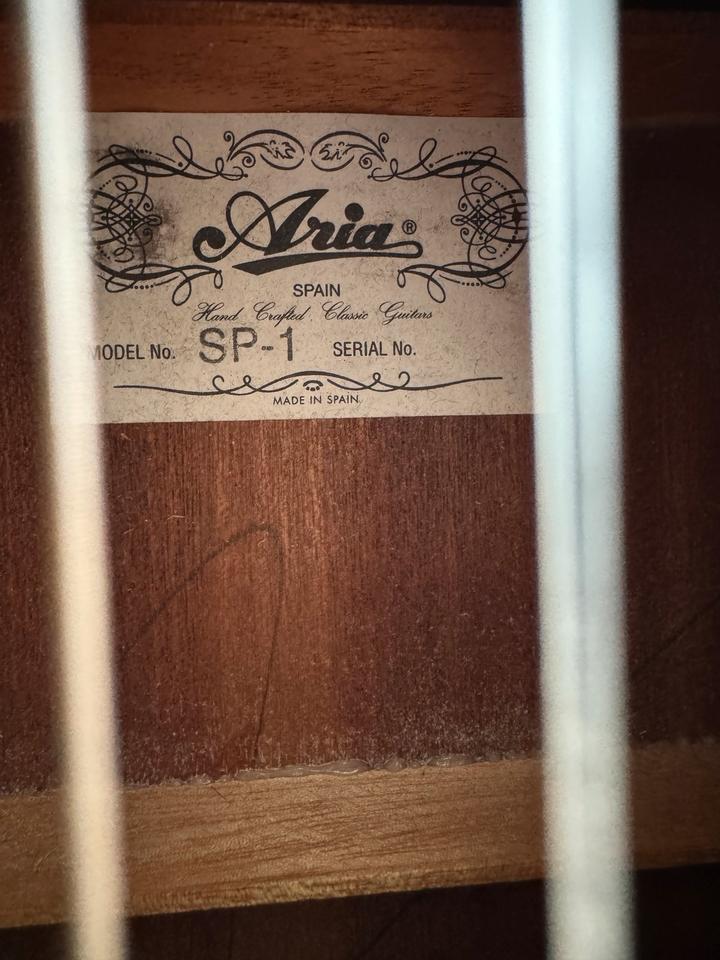 Spanische Gitarre von Aria SP-1 aus Holz für Kinder 93 cm hoch in Freiburg im Breisgau