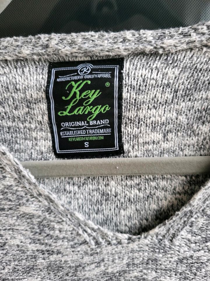 Schöner Pulli, Größe S, Key Largo in Leverkusen