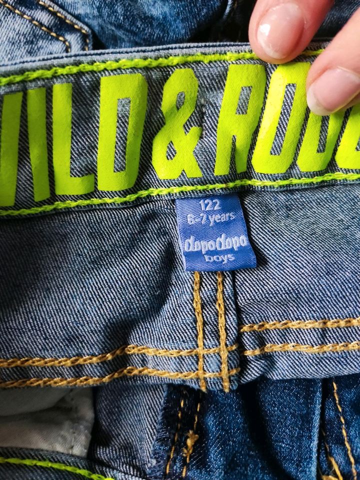 Coole Jeans-Shorts Gr. 122 neu - ungetragen in Sande