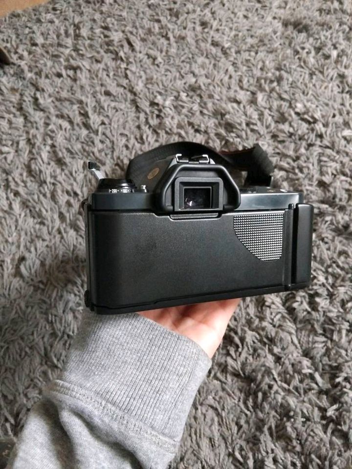 Canon T50 Kamera mit Zubehör in Willingen (Upland)