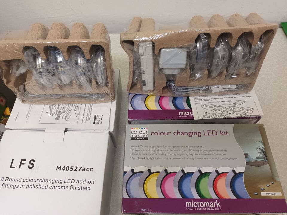 2X2 X8 LED Colour changing LED Kit mit Erweiterung 32 Leuchtkörp. in Schönsee