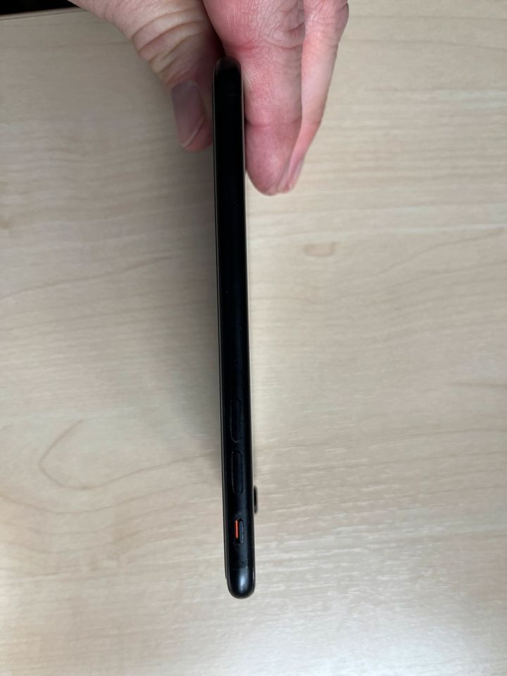 Apple IPhone SE (2020) 64GB black in Hamm (Sieg)