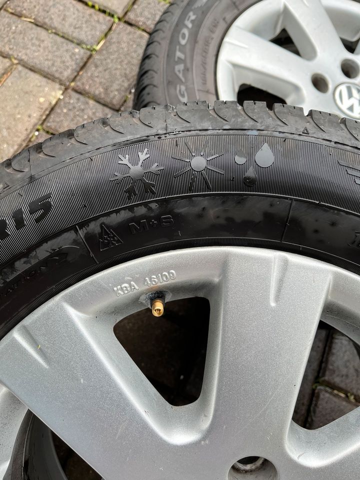 Vw Alufelgen Golf 6 195/65 R15 Allwettereifen ET50 in Duisburg