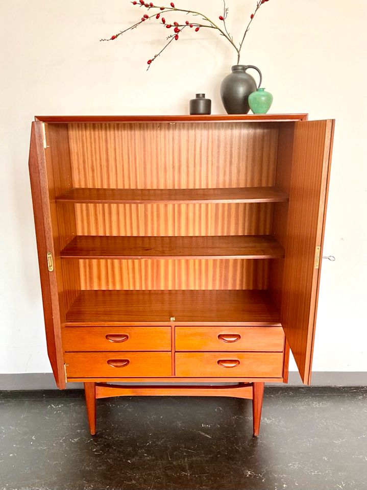 Mid-Century 60er Vintage Danish Design Teak Kommode Highboard in Hamburg