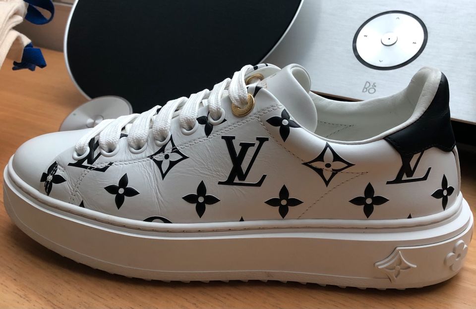 LOUIS VUITTON TIME OUT SNEAKER WEIß SCHWARZ 36 TOP! in Oerlinghausen