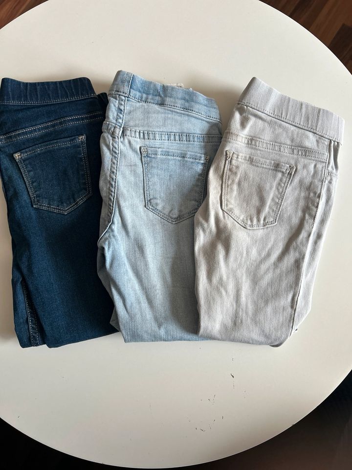 Mädchen Jeans/ Joggings 104 H&M in Freigericht