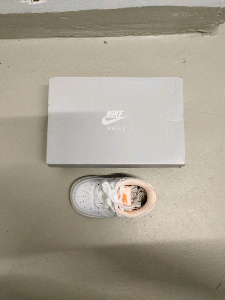 Nike Baby Schuhe in Leinfelden-Echterdingen