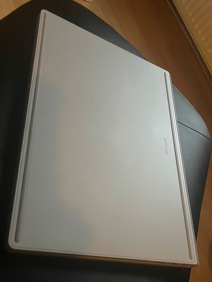Surface book 3 (16GB RAM, i7 CPU, Geforce GTX 1650) in Minden