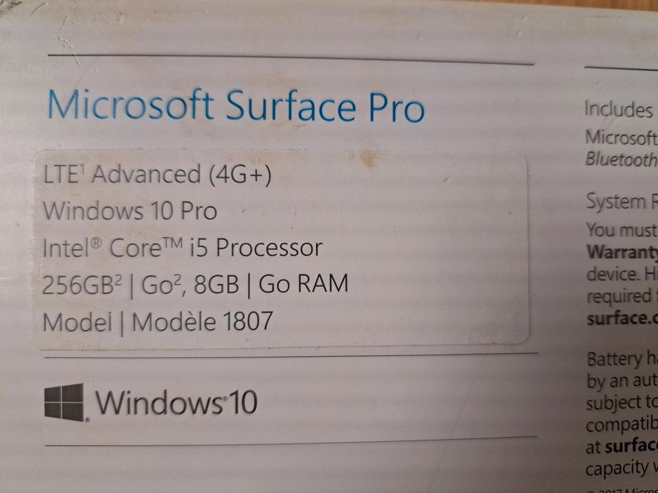 Microsoft Surface Pro Windows 10 in Düsseldorf