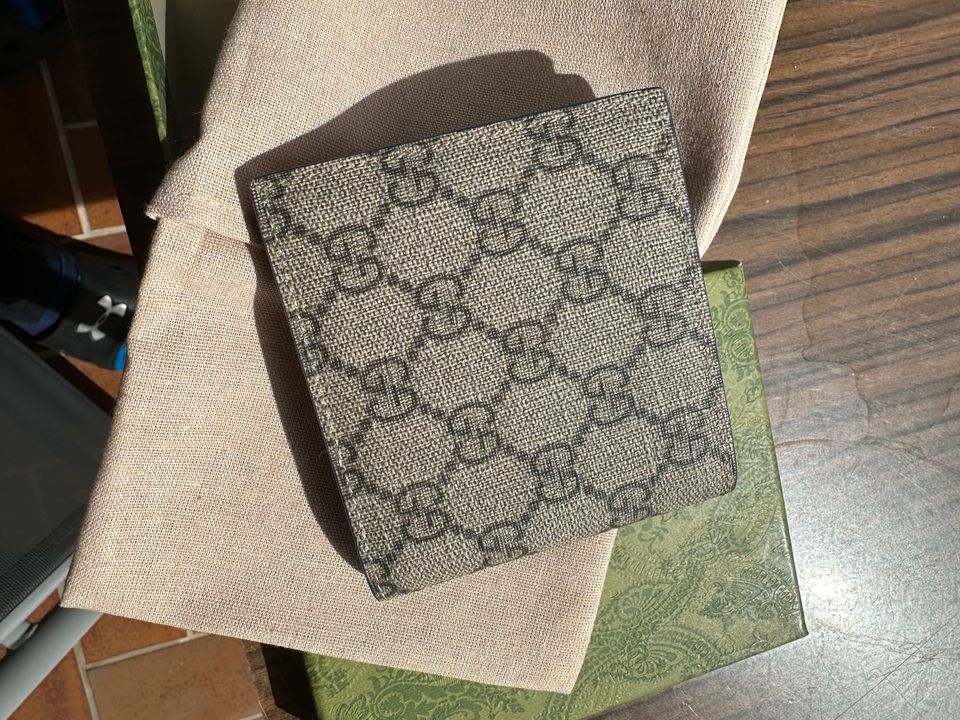 Gucci Portmonee / Brieftasche in Usingen