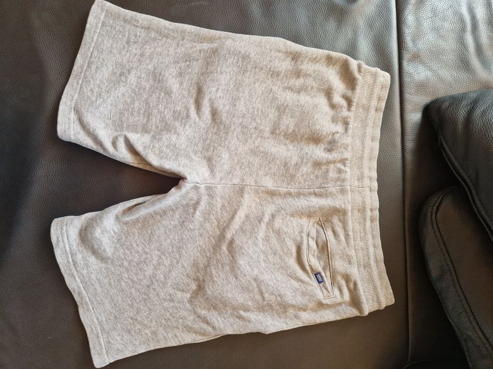 Sweatshorts von Jack & Jones Gr. 164 in hellgrau in Grasbrunn