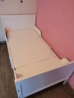 Ikea Kinderbett SUNDVIK ausziehbar mit Matratze Massivholz Hessen - Karben Vorschau