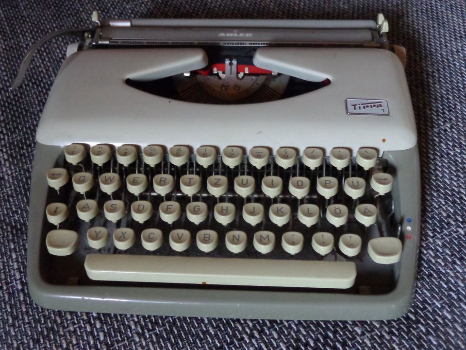 Adler Tippa 1 alte Schreibmaschine in Klosterlechfeld