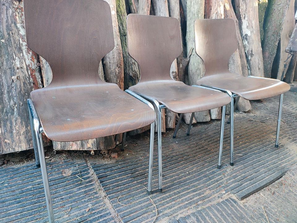 Stuhl, Stapelstühle, braun, drei Stück, robust, in Ludwigsfelde