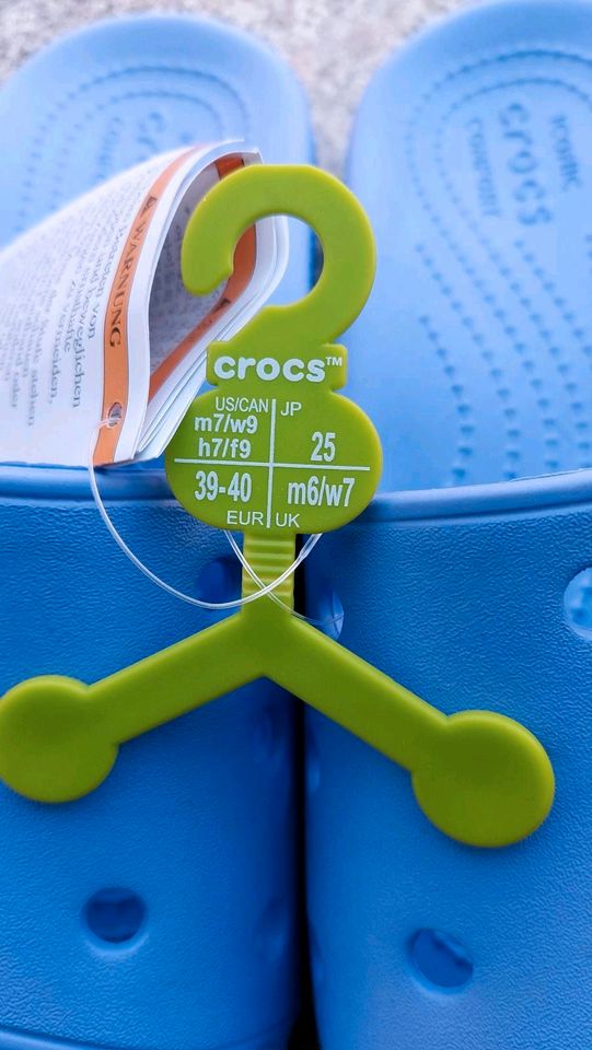 Crocs Schuhe in Sandberg