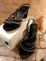 H&M Pumps schwarz mit Glitzer Gr. 38 Niegelnagelneu Berlin - Reinickendorf Vorschau