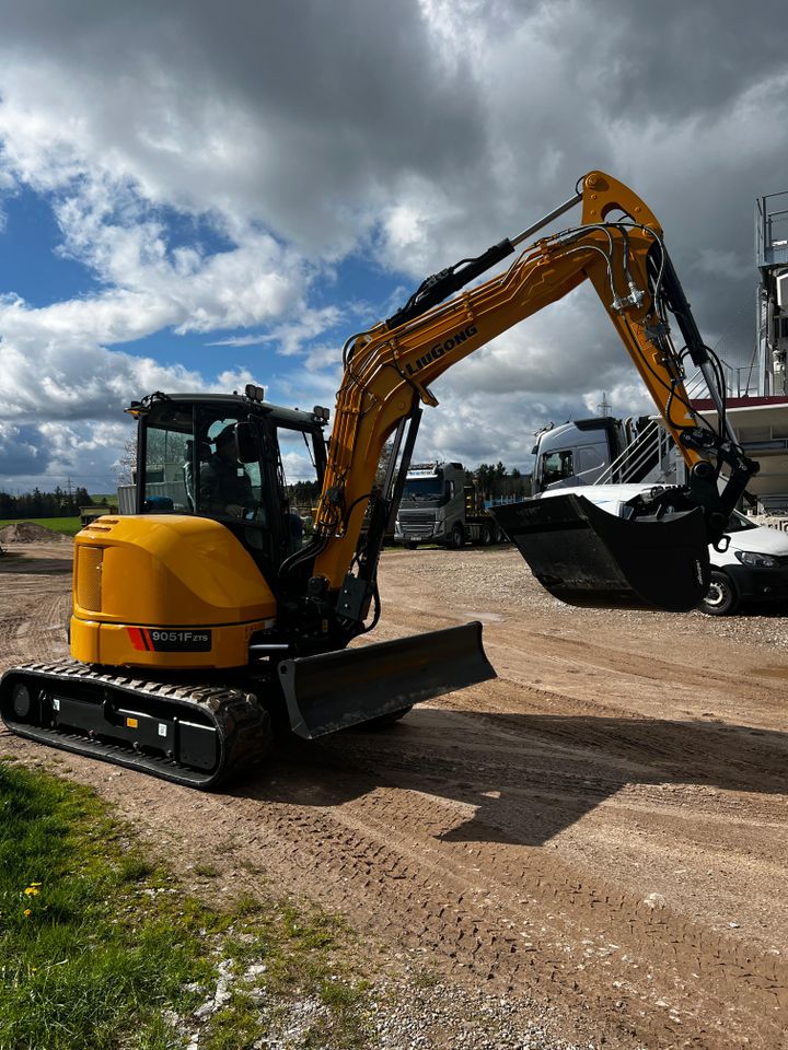 Minibagger 1,8t. - 8,7t. warum gebraucht ? in Freiburg im Breisgau