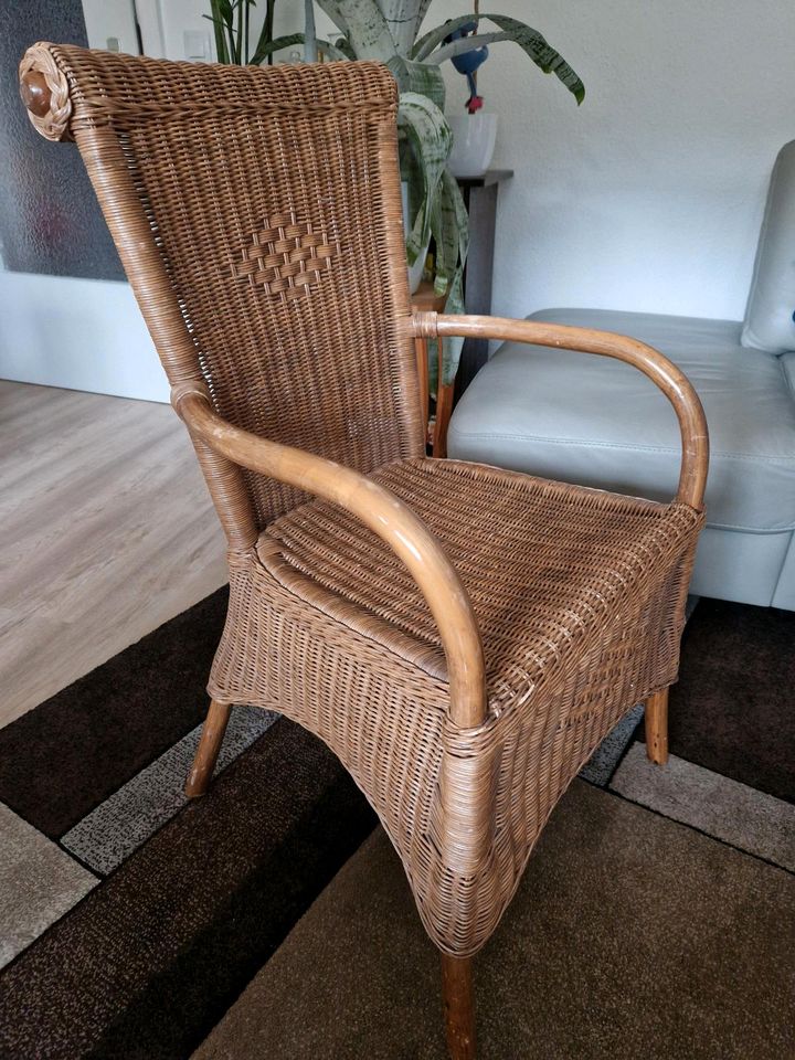 Rattan / Korb Stuhl mit Lehnen in Mülheim (Ruhr)