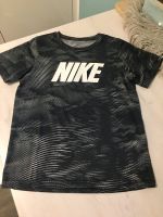 NIKE Kinder Sport Shirt DRI-FIT Gr. M ca.146 Trikot Schulsport Stuttgart - Stuttgart-Süd Vorschau