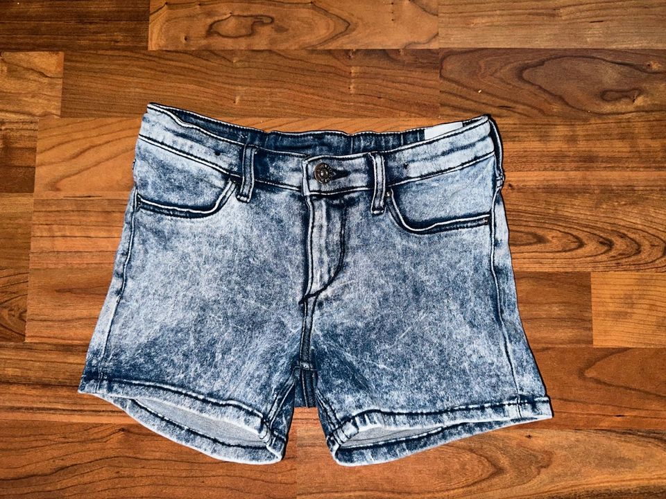 Mädchen Jeans Shorts Hose von H&M Größe 134 in Stuttgart