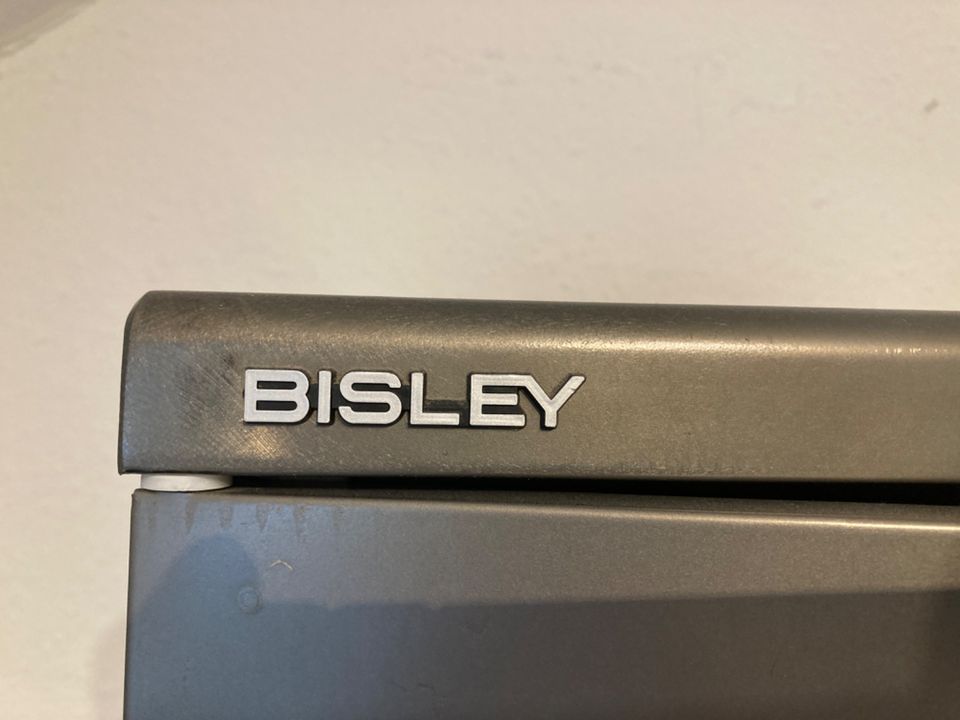 BISLEY Schrank, Eisen, B92, T45, H166 in Ballrechten-Dottingen