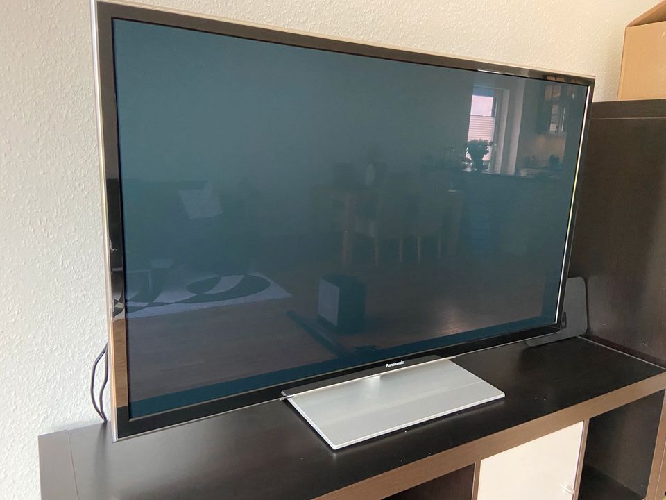 Panasonic Plasma TV 50 Zoll TX-P50TW60 in Meerbusch