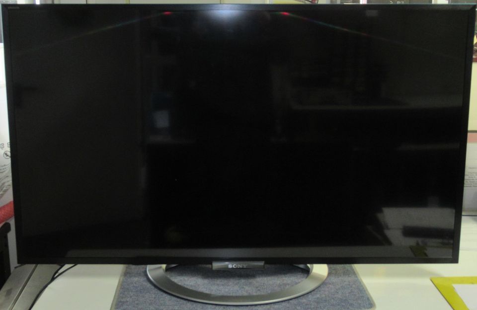 Sony LED TV KDL-47W805A mit zwei Fernbedienungen Full HD in Elmshorn