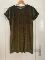 Grünes Samtkleid t-Shirtkleid Pull & Bear M/38 Berlin - Neukölln Vorschau